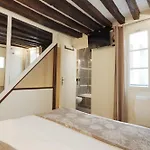 Louvre Parisian ChicSuites