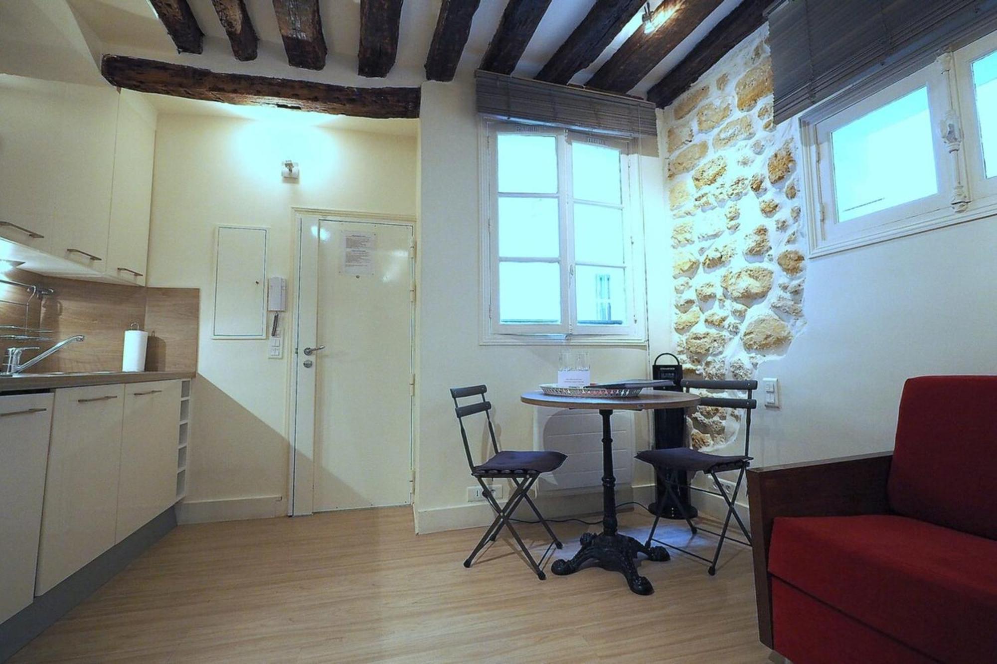 Louvre Parisian Chicsuites * Paris